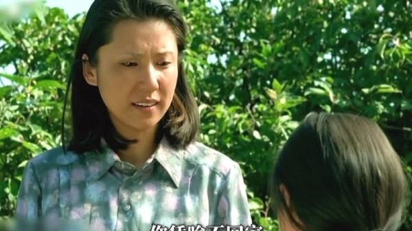 老人野外发现奄奄一息孩子,不顾非议带回收留