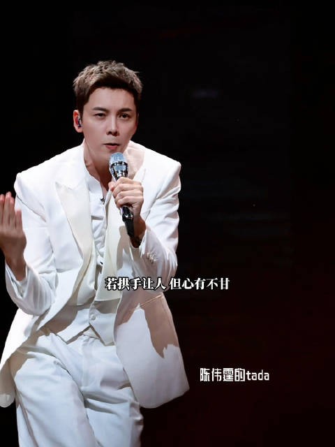 白西装唱跳新歌《乐此不疲》，11月21号将在澳门开生日会