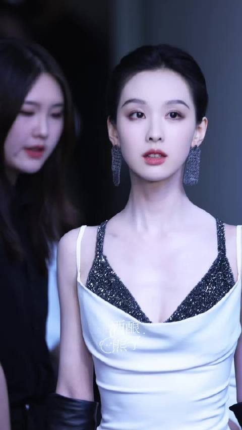 陈都灵完全气场全开的一个抬眸