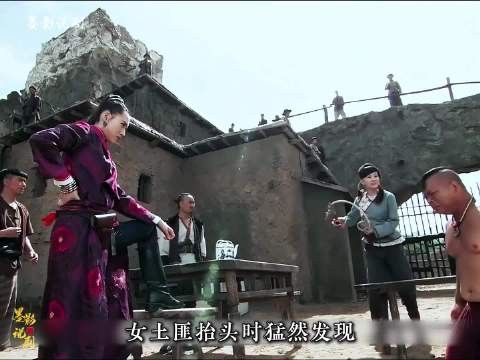 八路连长遭到鬼子围攻掉下悬崖,却被路过的白马救了一命 !