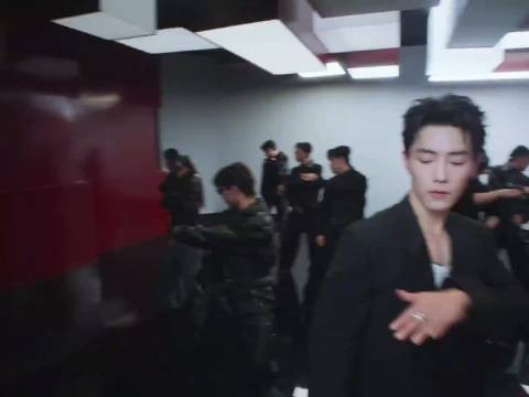 肖战解锁krump狂派舞挑战，力量感拉满反差十足