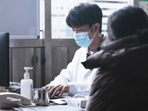 肖战小城良方刘铮亮离职前仍第一时间救助患者