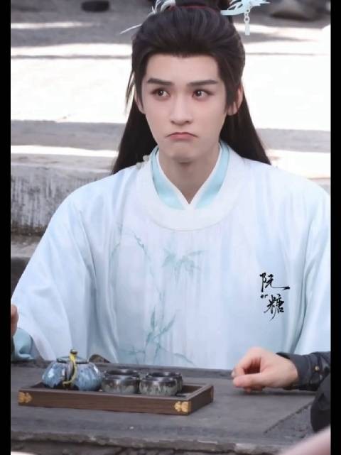 龚俊天使脸孔魔鬼身材,妈粉依然多