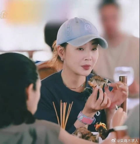 大家一起肩并着肩看日落,这种松弛真的很难得