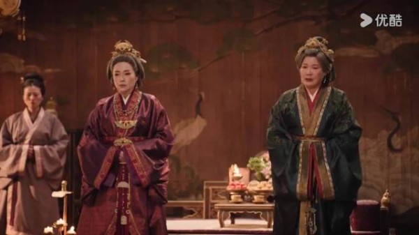 嫁金钗单更节奏放缓，并蒂莲金钗与单莲簪暗示君黛魏娆不同人生
