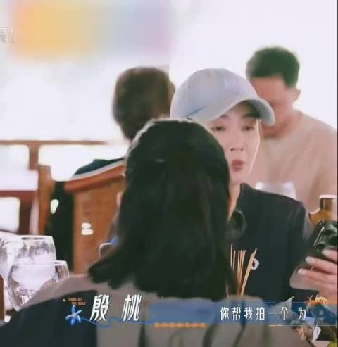 落日是最好的布景，见证她们日渐升温的感情