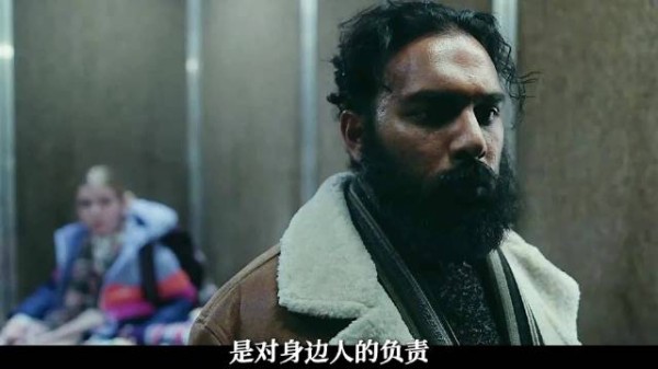 吉文携女孩囤物资投奔弟弟 飞机坠毁夜空映火光