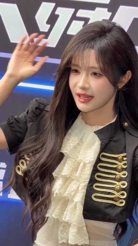 杨冰怡动物塑三连拍快速切换pose萌力十足