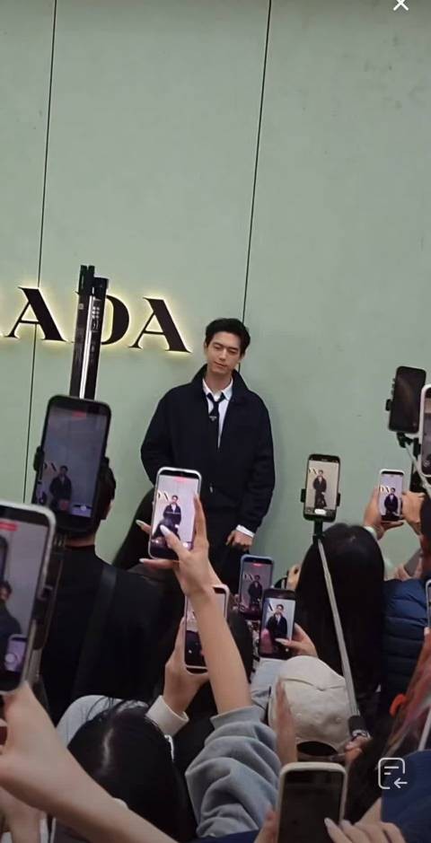 李现今日活动现场欢呼声不停,本人太自愈了