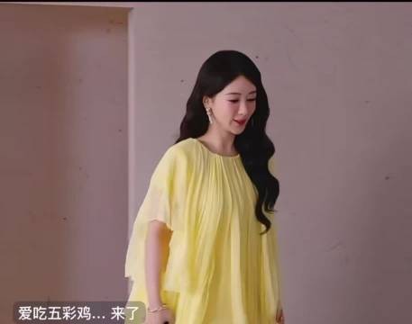 杨紫vogue直播生图,第二套妆造来了,好温柔