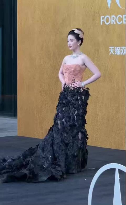 刘亦菲VOGUE造型仙气扑面每一帧如仙女下凡