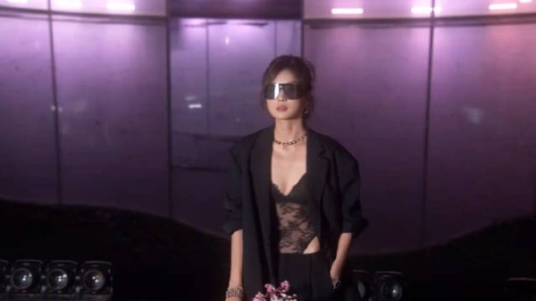孙千VOGUE红毯全黑造型又酷又拽