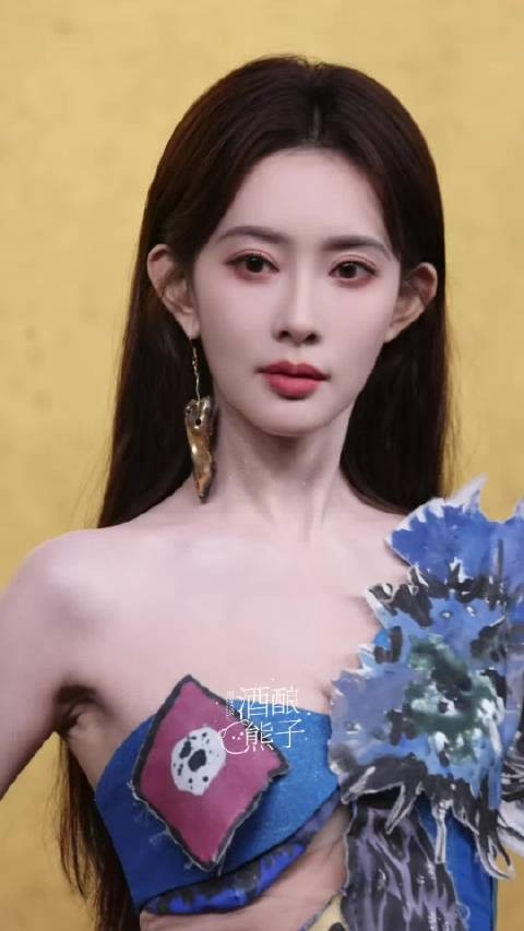 孟子义亮相vogue红毯