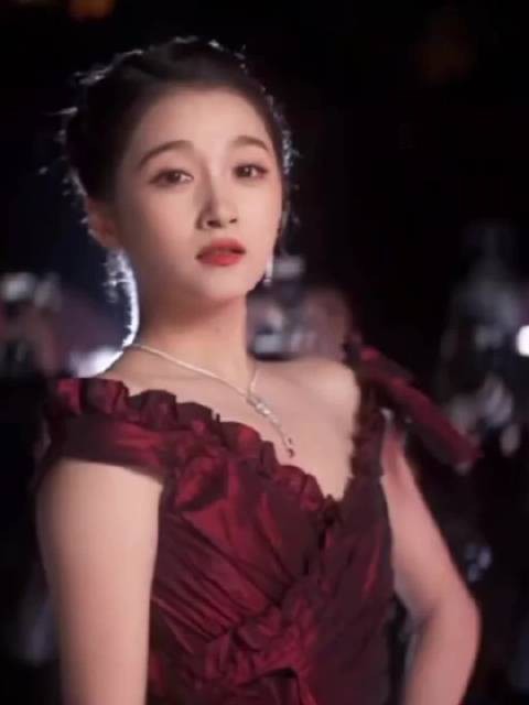 晓彤这几个pose让我想起了王牌 太可爱了关晓彤