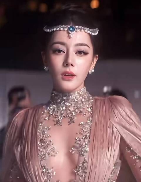 vogue女明星定点直拍,都卯足了劲比美,你觉得谁艳压群芳了?
