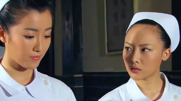两名女特工胆识过人，混进敌人医院营救同伴