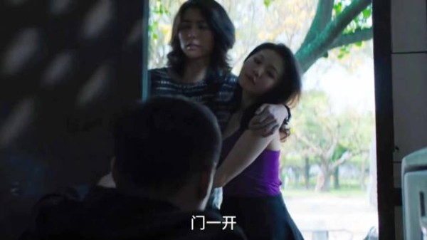 当年轻漂亮的女孩交不上房租每次都只能出卖自己的时候该多无助