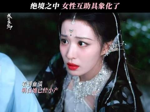 女孩帮助女孩在此刻具像化了