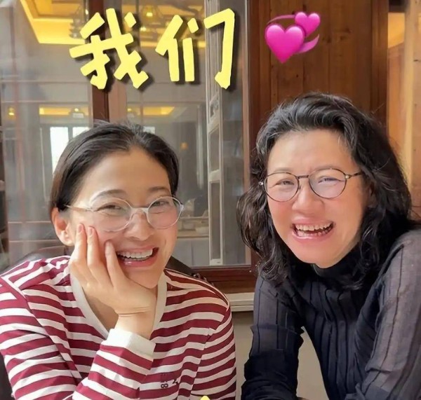 乌镇路人实拍生图太真实!梅婷头秃褶子多,李梦状态尴尬,黄多多一脸疲惫,明星素颜全现形