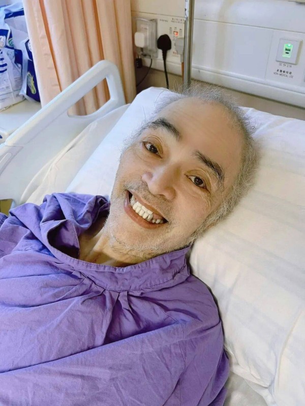 73岁香港“靓声王”张伟文近况曝光,交代伤口恢复情况,曾与初恋生子,但一直未能见面成遗憾