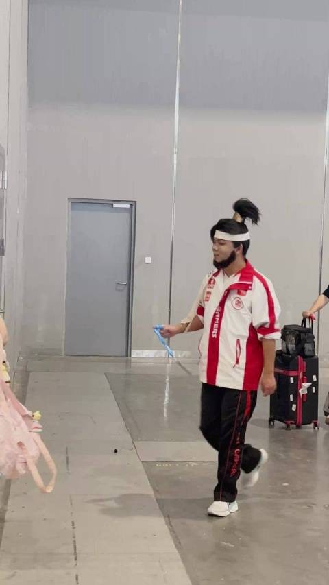 次元壁直接碎了 苏烈本人空降奇妙日,看这架势下一秒就要扛起柱子冲上去开团