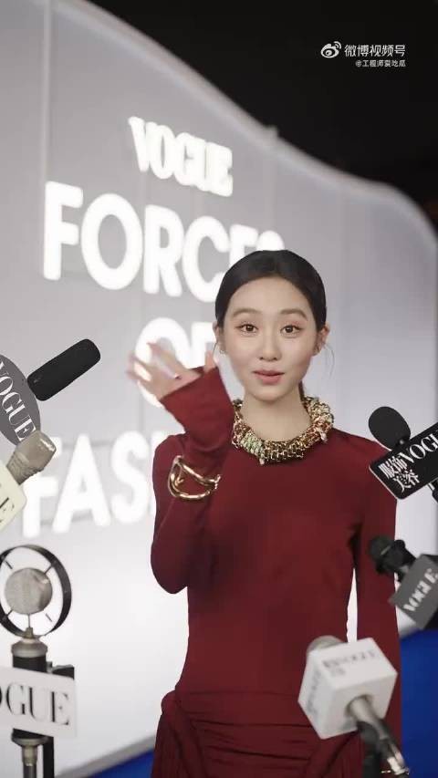 黄多多称头号粉丝是妹妹,第一时间与家人分享造型