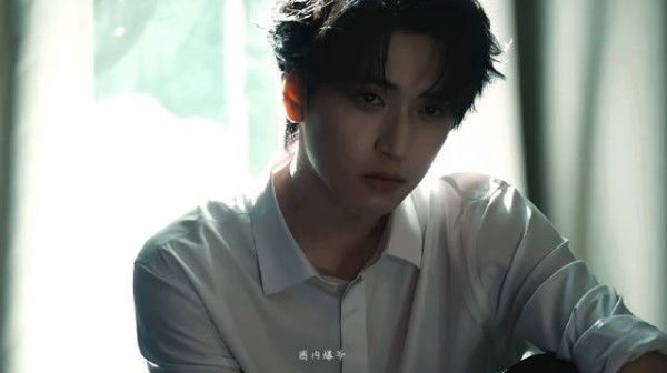 严浩翔这个眼神好让人心疼