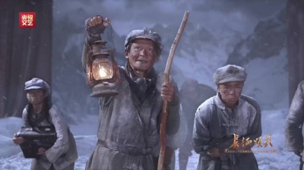 风雪夹金山红军背战友前行，愿望已成现实