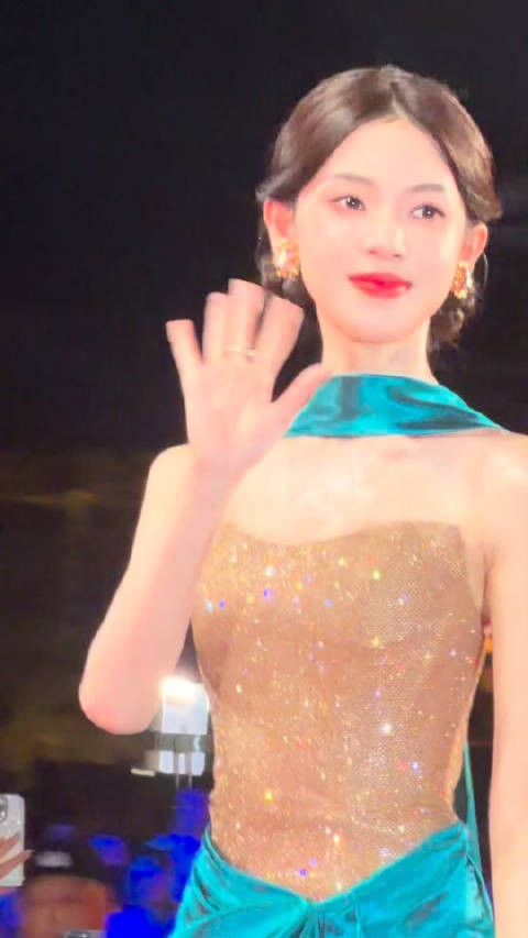 陈瑶文荣奖造型太美了!现场好近状态非常好