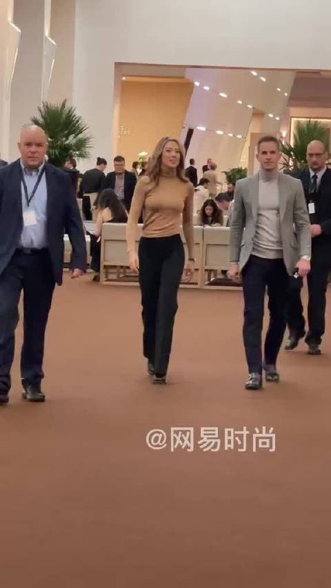 谷爱凌现身日内瓦表展,生图状态超好氛围感拉满