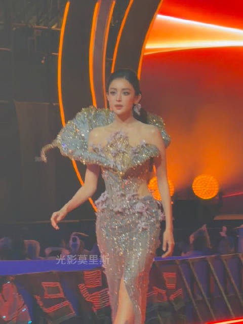 全体人感受娜扎顶级美神的红毯美貌