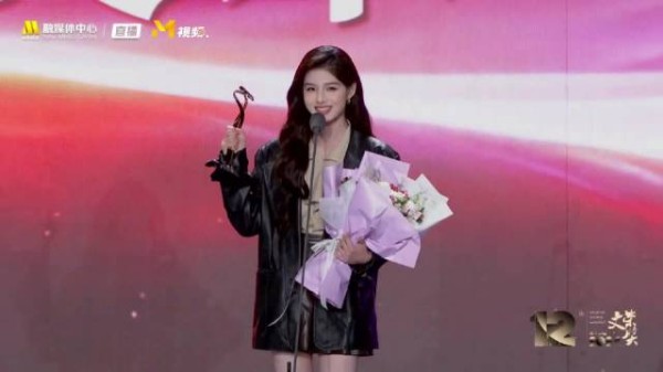 第十二届文荣奖艾米获荣曜青年电影女演员奖