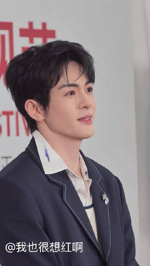 第十二届文荣奖光影盛典曾舜晞怼脸拍状态佳
