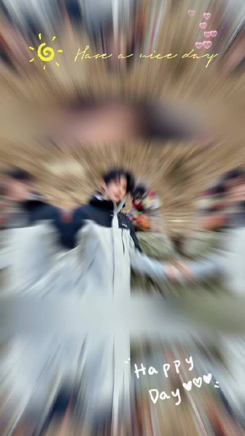 “你身上的温柔，是克莱因的蓝再加一点莫奈的灰”