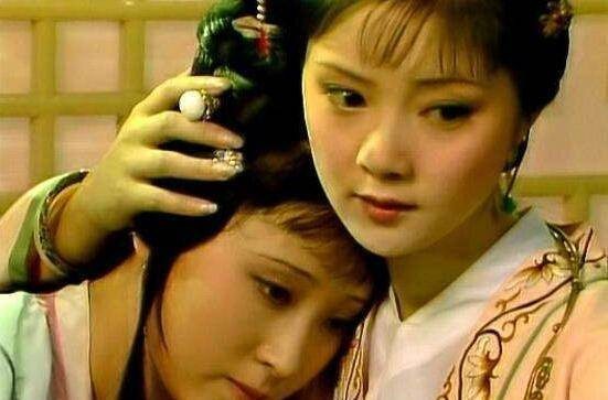 红楼梦:薛家赖在贾府多年,凤姐嘲讽多次,为何薛姨妈不走