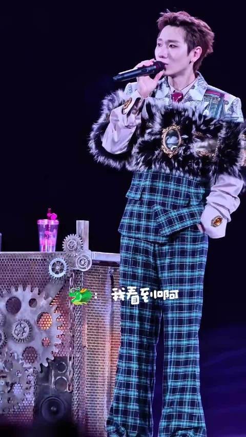 新衣服是体面,这首歌是真心…