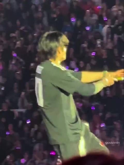 BTS世巡阿根廷站Day3 田柾国连震舞台引热议