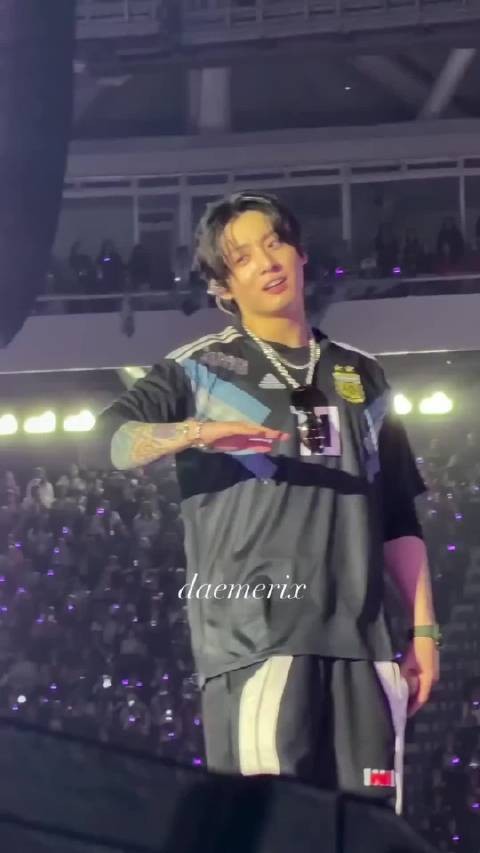 田柾国BTS世巡阿根廷站Day3跳完BAD笑着走开