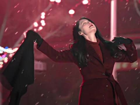 李沁醉梦雪夜戏拒替身实景出演获赞