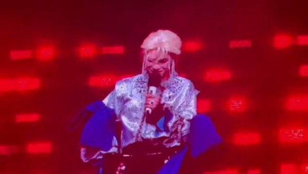 火星真的藏满温柔奇遇,时隔二十四载未见的同学,奔赴同一场演唱会意外相遇
