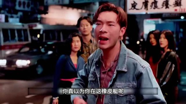 深夜街头撞上前男友骚扰，仗义大姐出手相救
