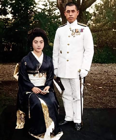 1918年山本五十六与三桥礼子结婚照