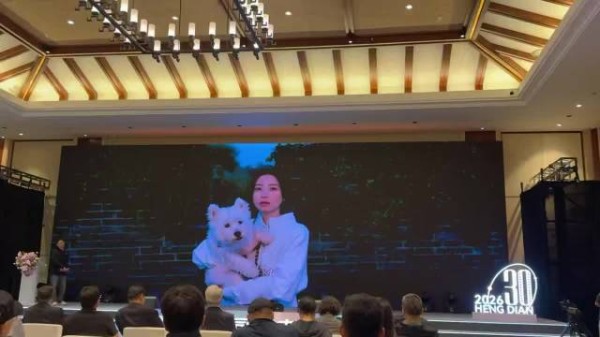 周雨彤、屈楚萧官宣新片《我们永远不分开》（原片名《珍珠珍珠》）首发预告