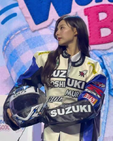 金智媛机车服 好好看