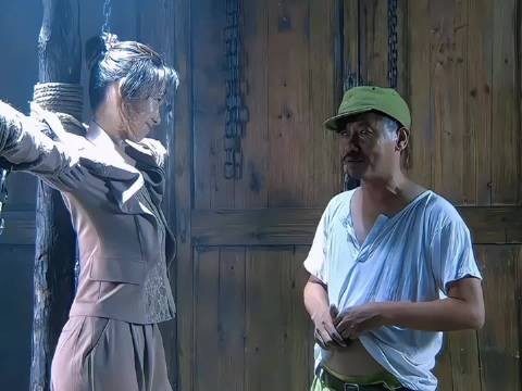 女人利用美色刺杀汉奸！