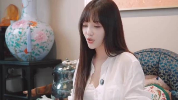 离婚8年后,李小璐首次晒和贾乃亮合照,网友质疑两人私底下复合了!