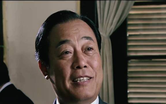 翠屏来了之后,众人才发现他们对余则成进行了一场惨无人道的霸凌