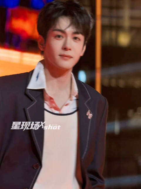 所有人感受怼脸的权威 4k的美貌太抗打了