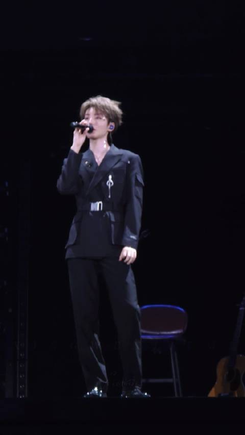 王俊凯演唱会逗粉丝 再唱限定曲不可能