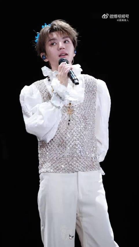王俊凯演唱会新写信给15岁的自己